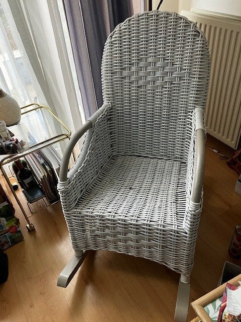 Witte rieten schommelstoel, Huis en Inrichting, Stoelen, Ophalen, Gebruikt, Wit, Riet of Rotan