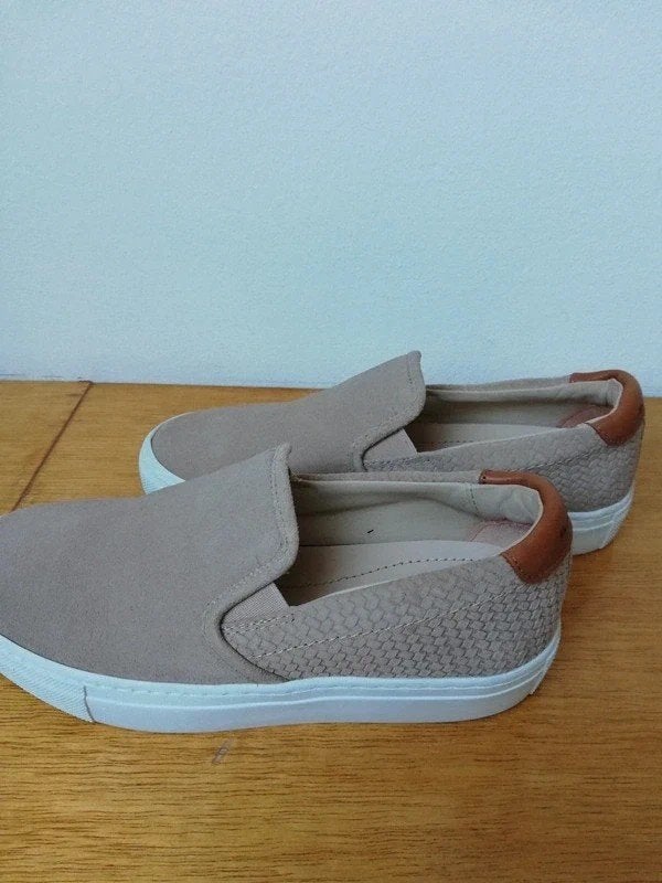 Massimo Dutti suède instappers-Nieuw-- maat 36, Massimo Dutti, Nieuw, Ophalen of Verzenden, Instappers