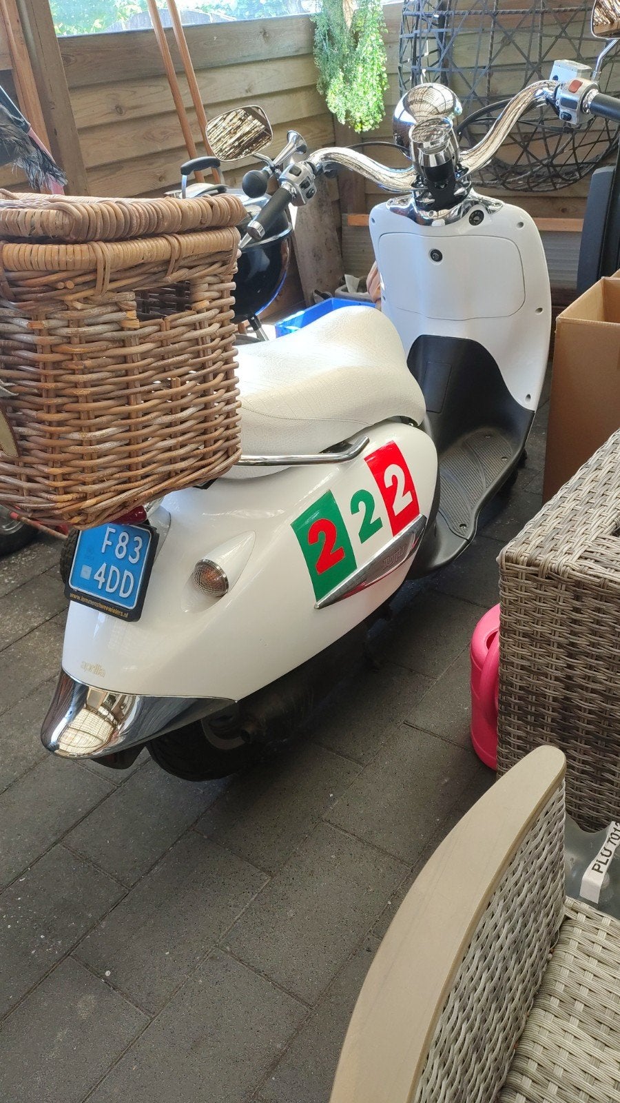 Aprilia Scooter met mand - Wit, Fietsen en Brommers, Ophalen, Overige modellen, Maximaal 45 km/u, 49 cc