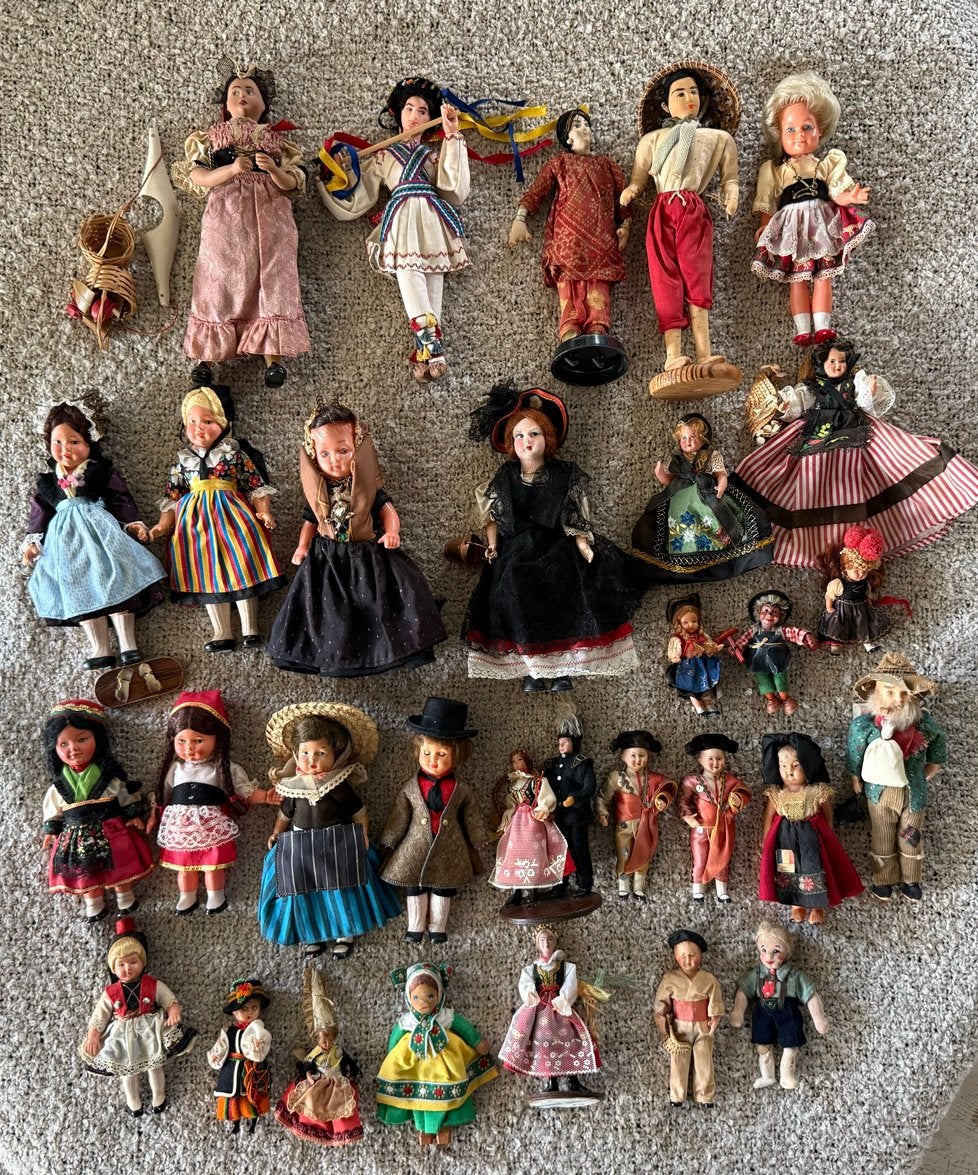 Grote collectie vintage poppen in klederdracht, souvenirs, Ophalen of Verzenden, Gebruikt, Pop