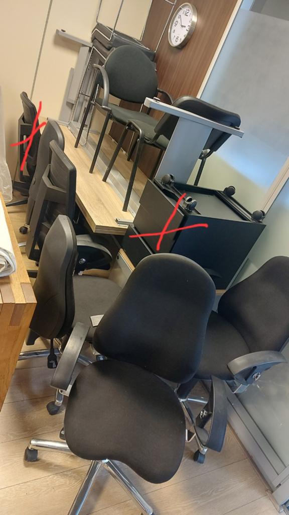 Diverse bureau's, bureaustoelen en kastjes, Ophalen, Gebruikt, Zwart, Bureaustoel