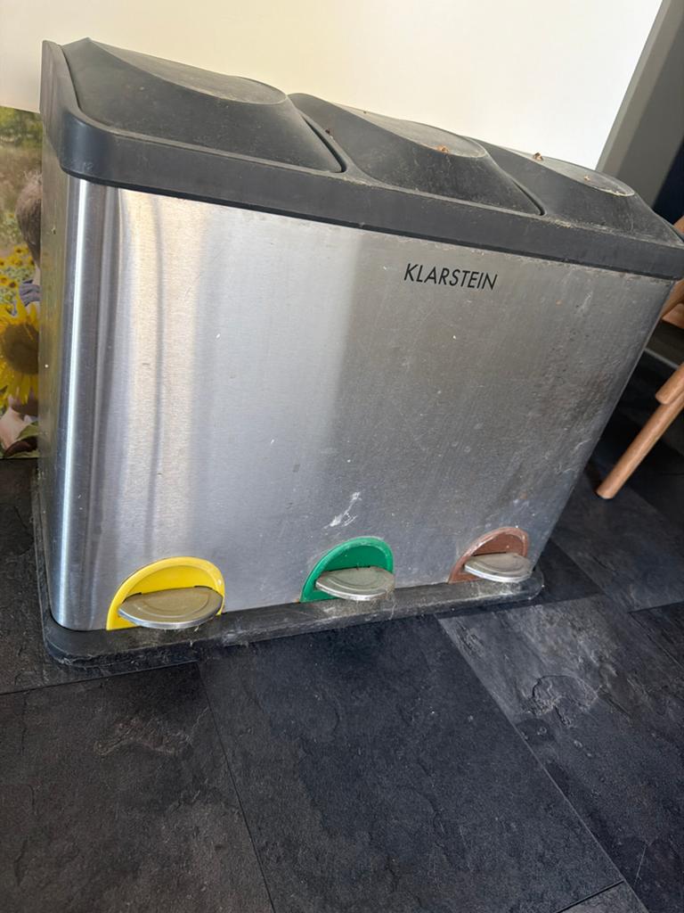 Klarstein afvalscheider met 3 compartimenten, Huis en Inrichting, Woonaccessoires | Prullenbakken, Gebruikt, Met pedaal, 50 tot 75 cm
