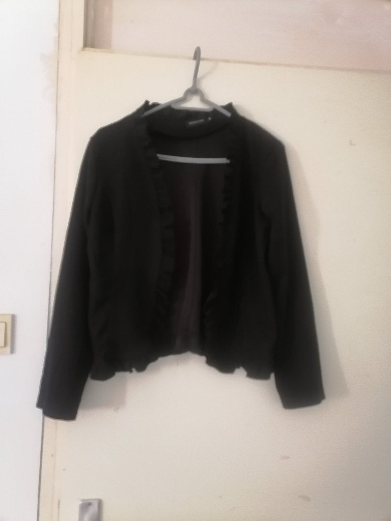 SUEDE JASJE MET SCALOOP RANDEN-M-ALS NIEUW, Maat 38/40 (M), Zwart, Ophalen of Verzenden, Zo goed als nieuw