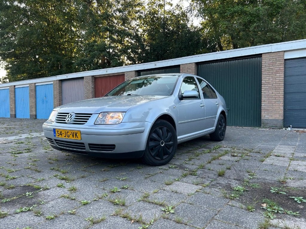 Volkswagen Bora 1.6 FSI 2002 Grijs| Lage KM| Trekhaak| airco, Auto's, Stof, 4 cilinders, 1200 kg, Handgeschakeld