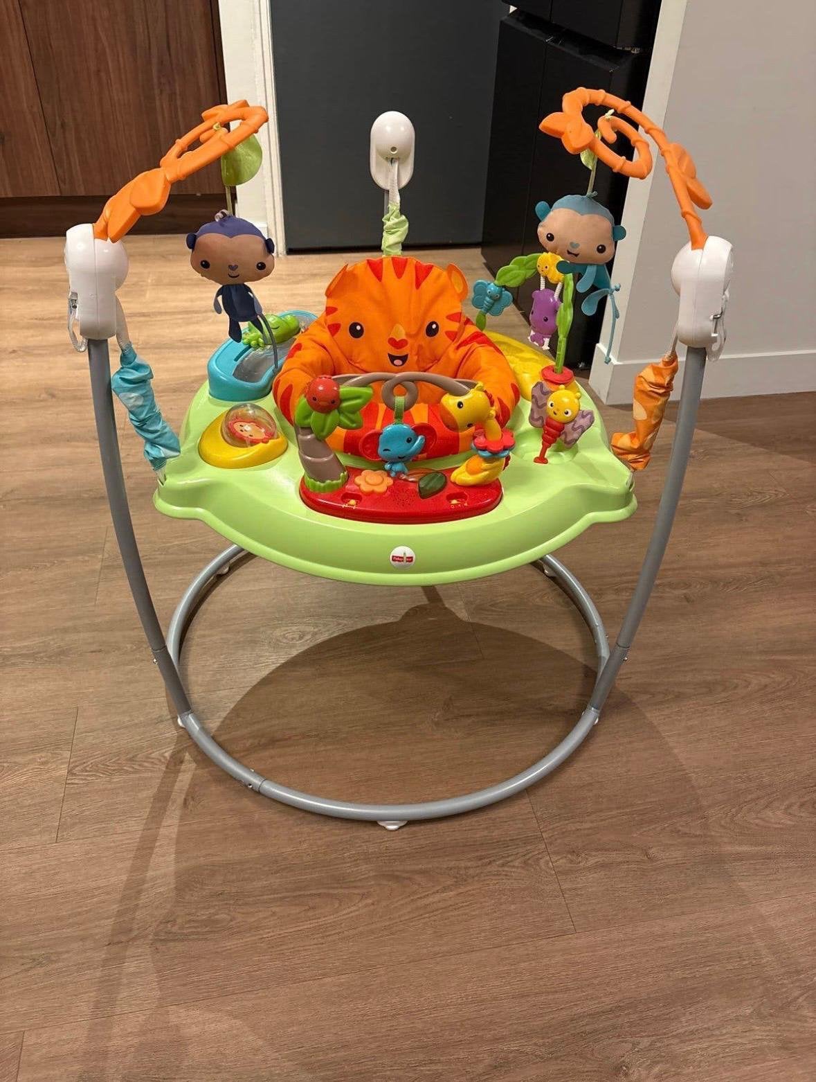 Jumperoo / springstoeltje van Fisher Price Roarin Rainforest, Ophalen, Gebruikt, Speelset, Met licht