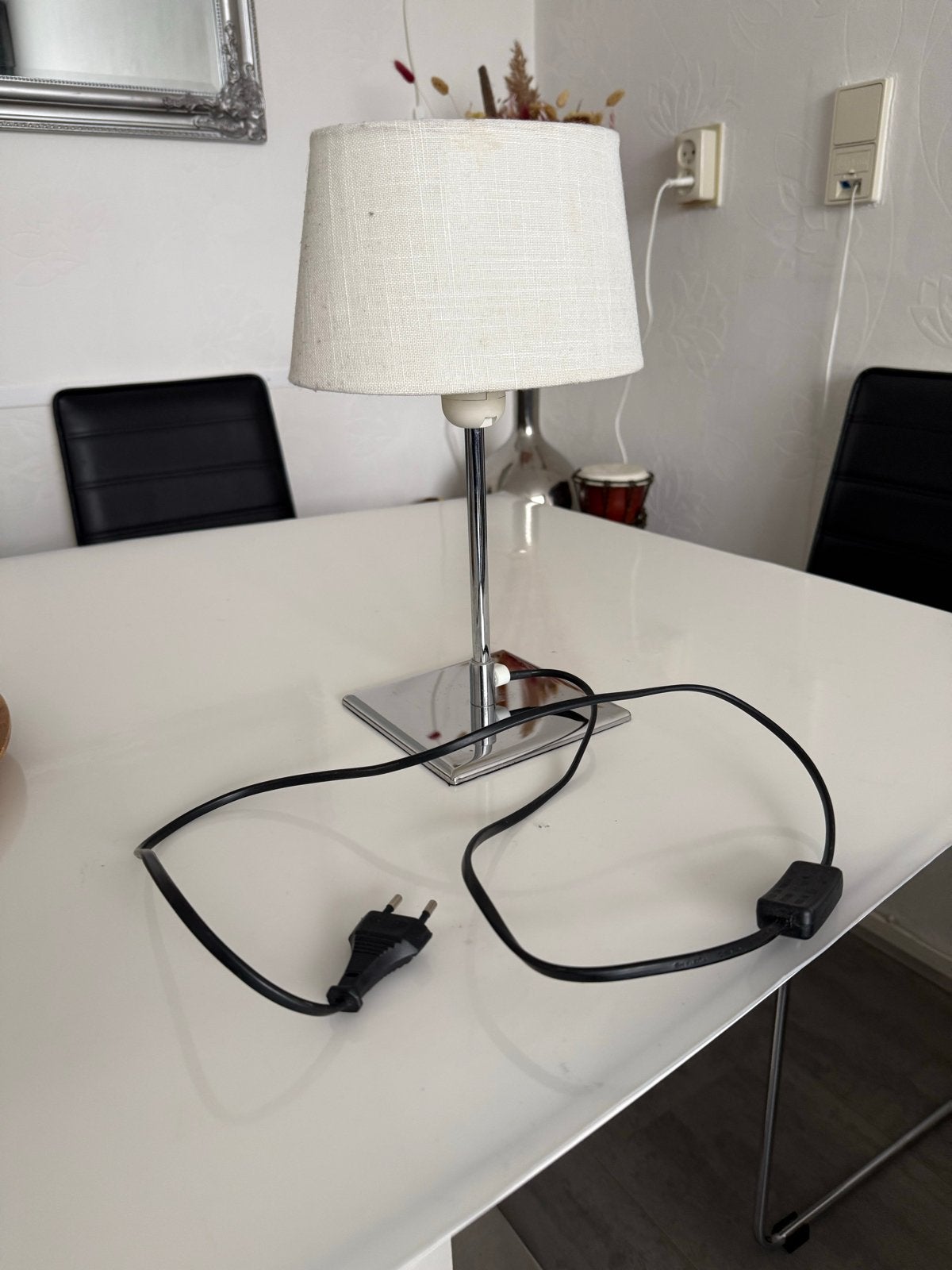 Tafellamp met stoffen kap en metalen voet, Ophalen of Verzenden, Gebruikt, Metaal, 50 tot 75 cm