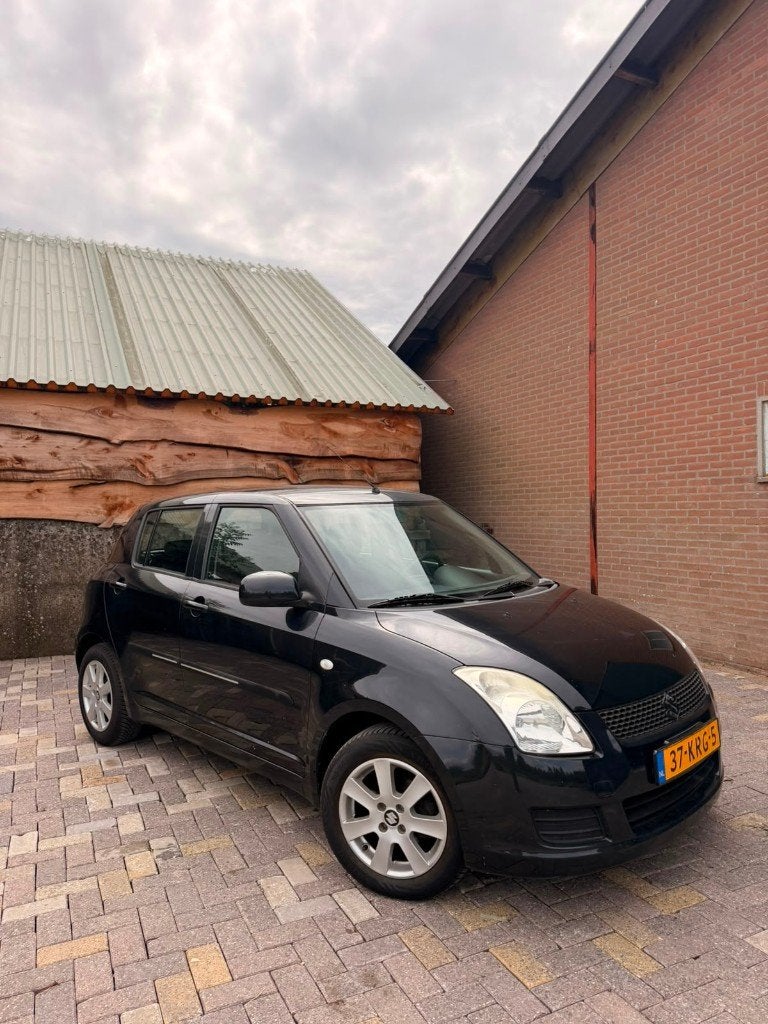 Suzuki Swift 1.3 5D 2010 Zwart, Auto's, Voorwielaandrijving, Stof, 40 €/maand, 400 kg