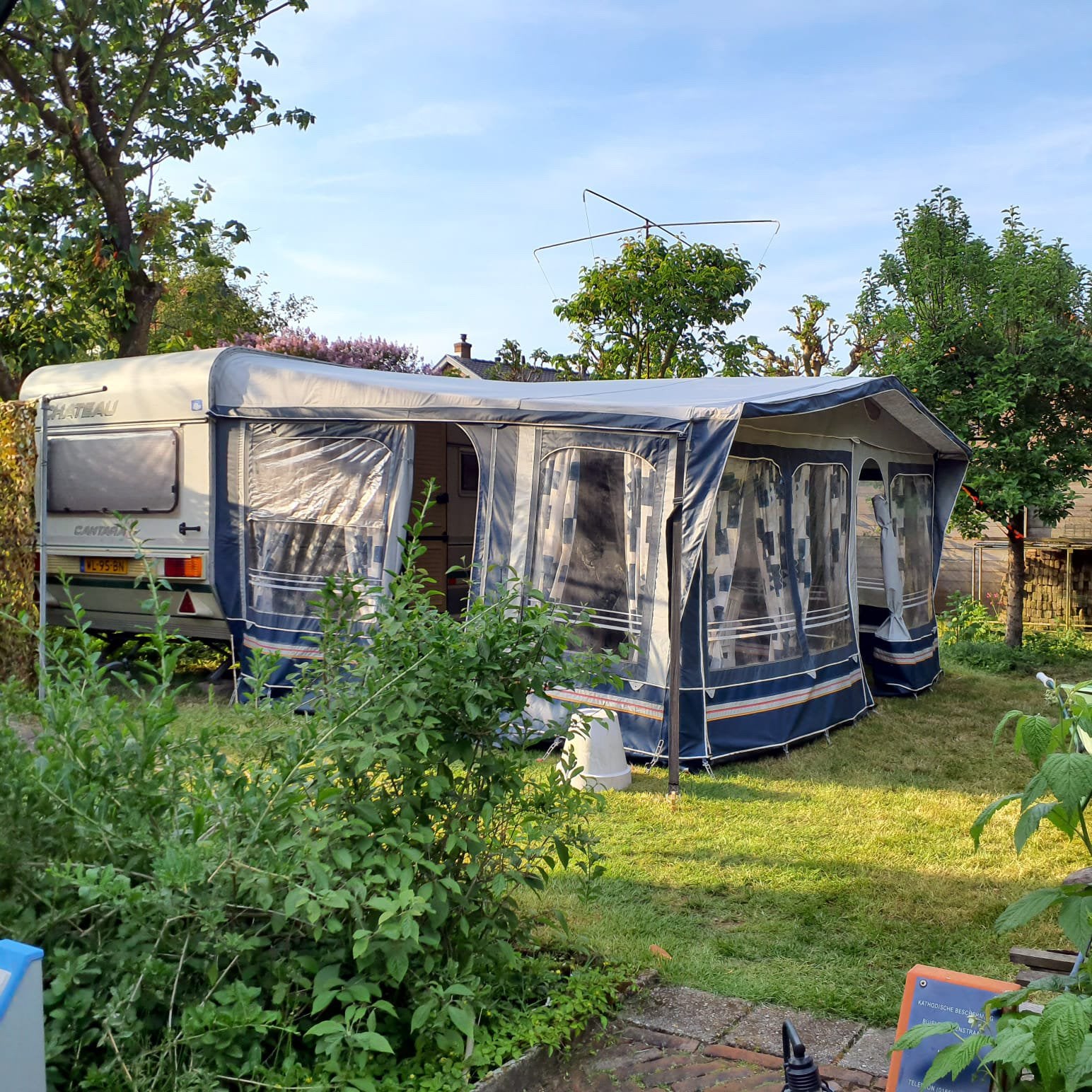 CHATEAU CANTARA. met voortent, Caravans en Kamperen, Schokbreker, Overige typen, Chateau, Rondzit