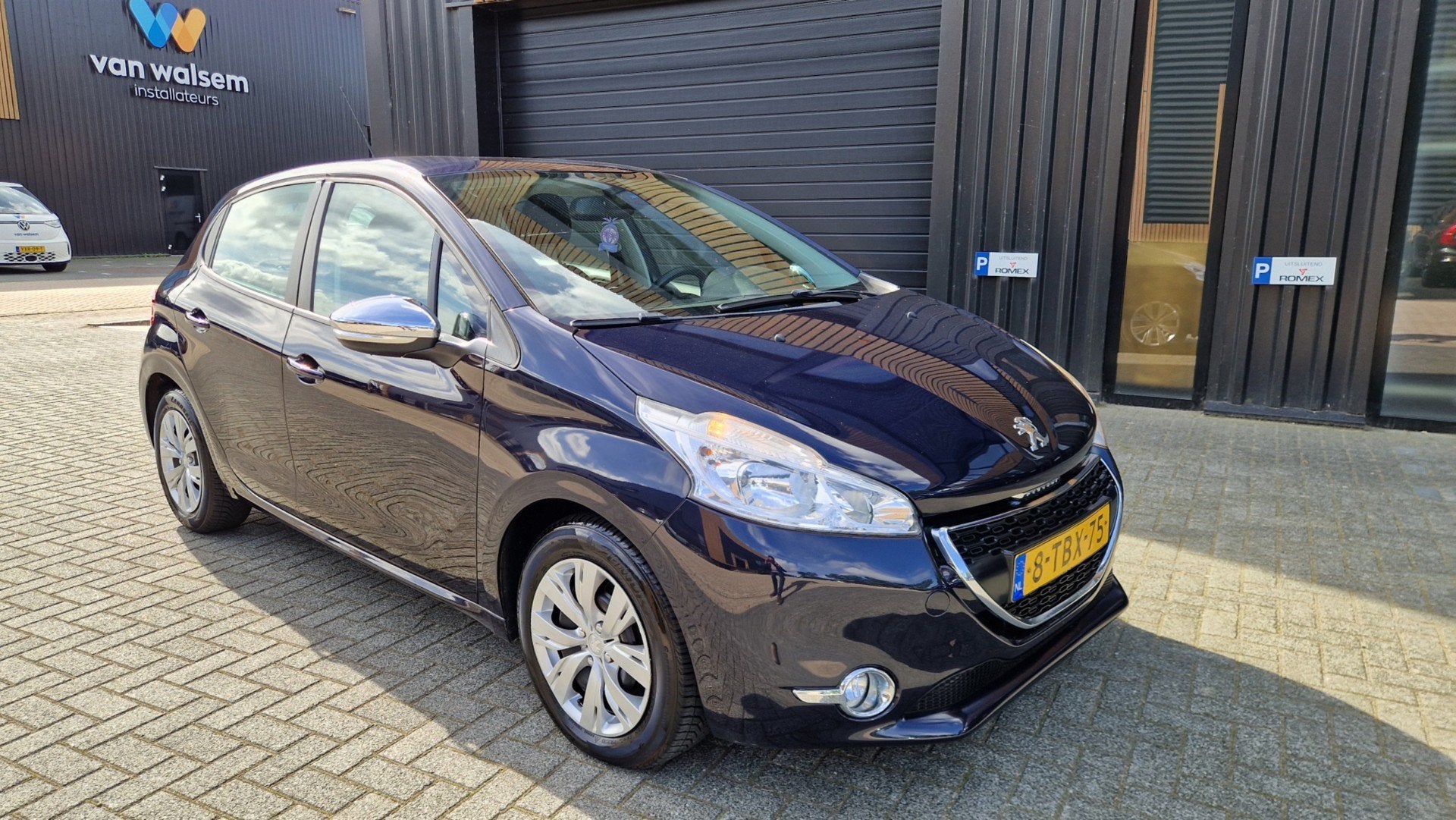 Peugeot 208 1.2 VTi Envy Navi/Clima, Auto's, Voorwielaandrijving, Euro 5, Stof, Gebruikt