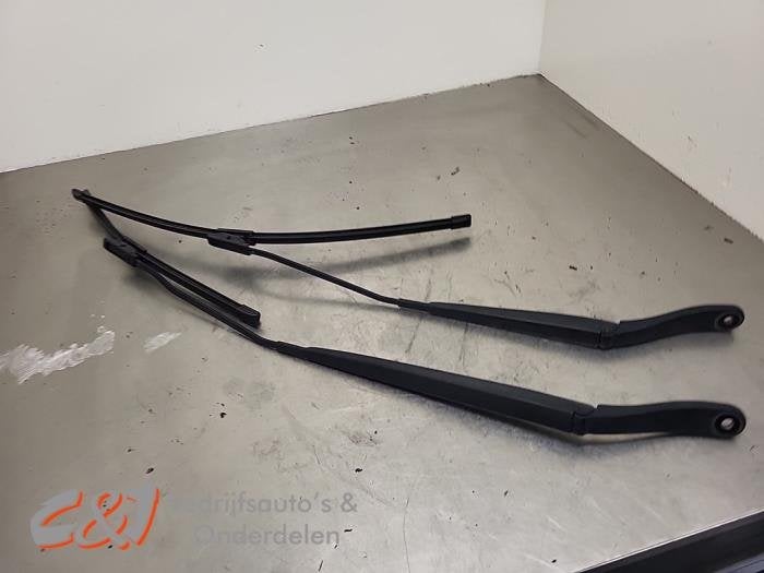 Ruitenwisserarm set van een Toyota Pro-Ace, Gebruikt, -, -, Ophalen of Verzenden