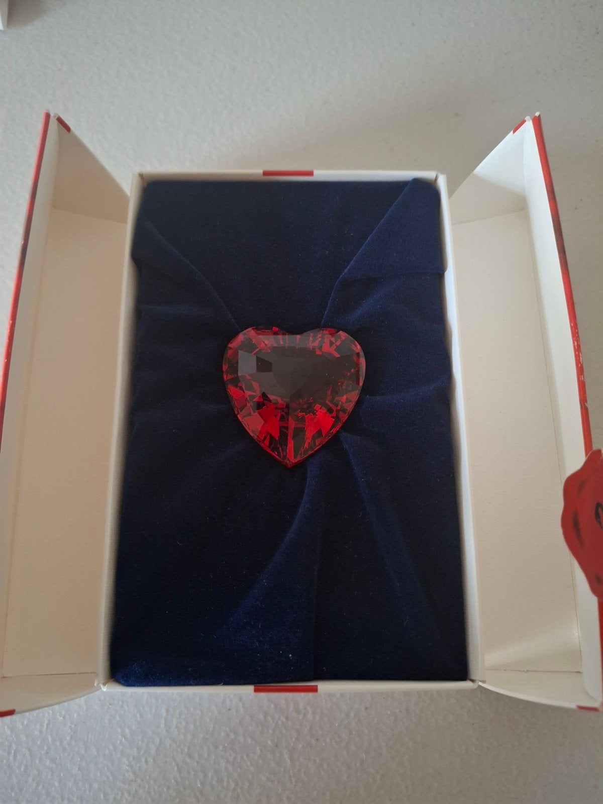 61. Swarovski rood hartje in doosje, Ophalen of Verzenden, Zo goed als nieuw, Sieraad of Horloge