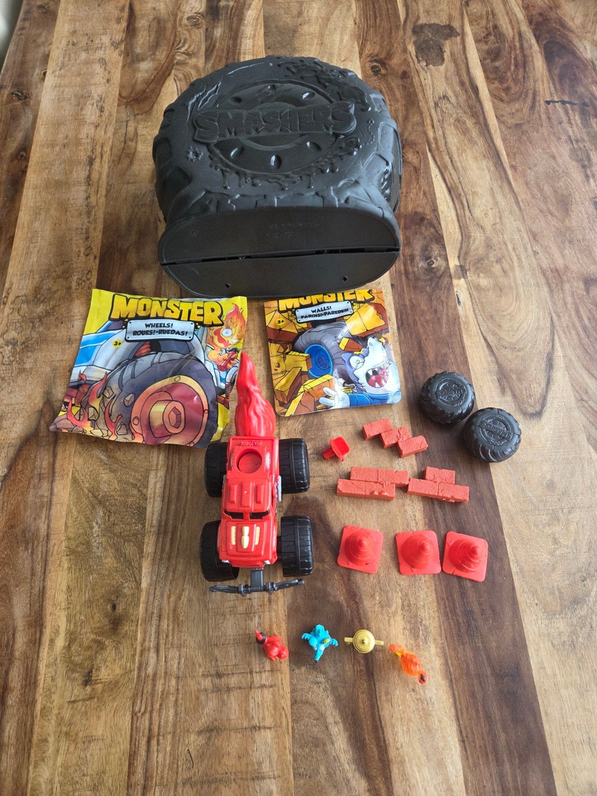 Zuru Smashers Monster Truck met accessoires, Kinderen en Baby's, Speelgoed | Speelgoedvoertuigen, Ophalen of Verzenden, Gebruikt