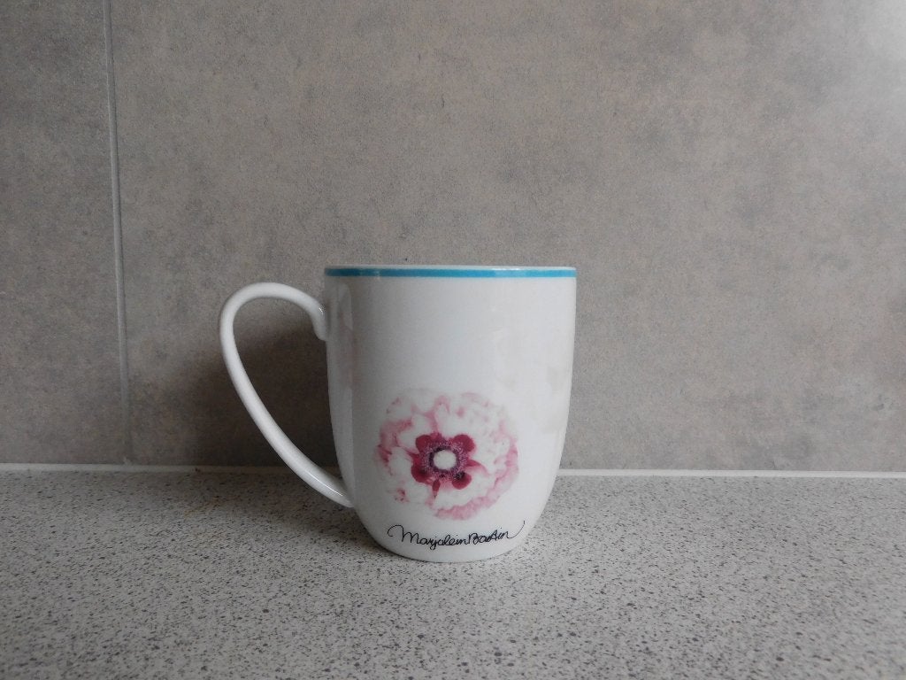 Mok 8,5x7 cm. Vingerhoedskruid Hallmark Marjolein Bastin, Ophalen of Verzenden, Zo goed als nieuw, Overige stijlen, Kop(pen) en/of Schotel(s)