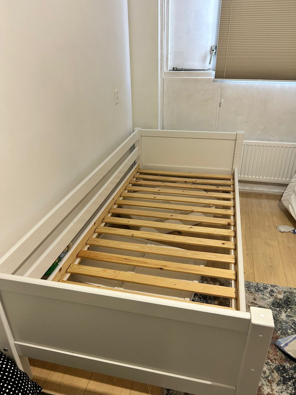 GRATIS Wit eenpersoonsbed met lattenbodem, Huis en Inrichting, Slaapkamer | Bedden, Ophalen, Gebruikt, 90 cm, Eenpersoons