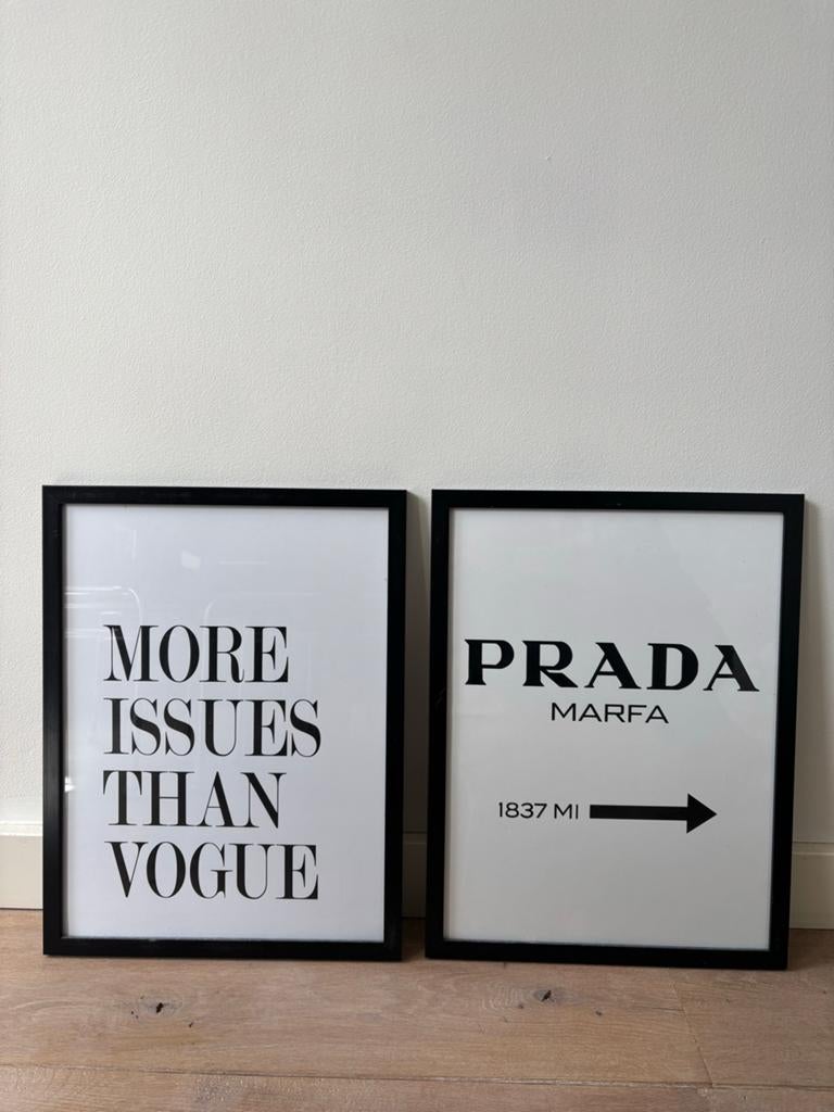Set van 2 Posters: 'More Issues Than Vogue' & 'Prada Marfa', Rechthoekig Staand, Ophalen of Verzenden, Zo goed als nieuw, A1 t/m A3