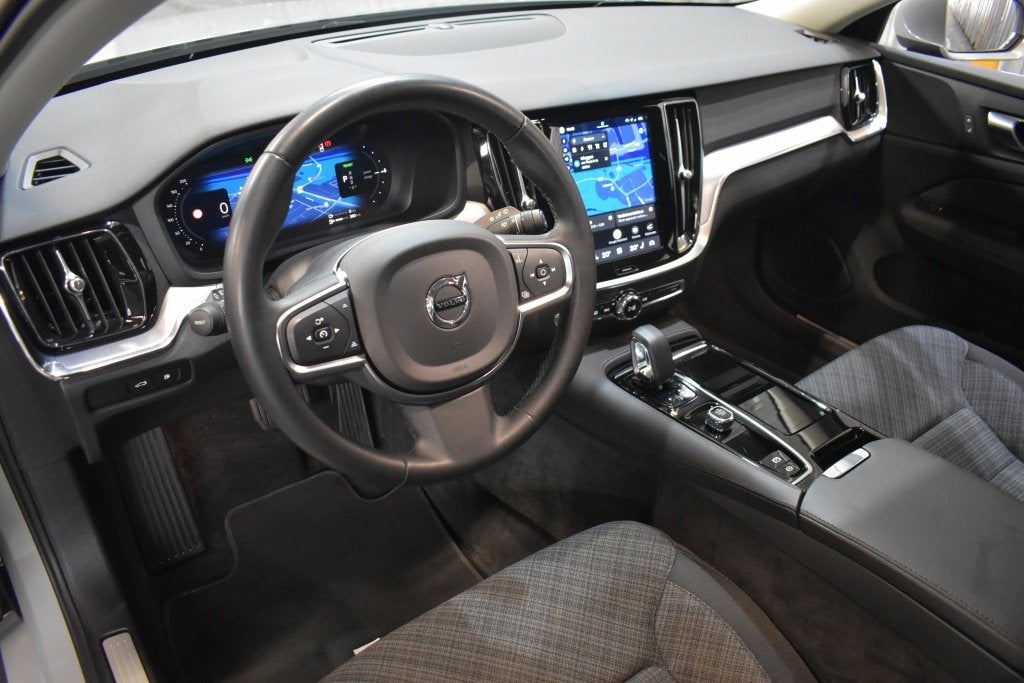 Volvo V60 T6 350PK AWD Essential Bright | 18” | Getint Gla, Automaat, Gebruikt, 4 cilinders, 24 maanden
