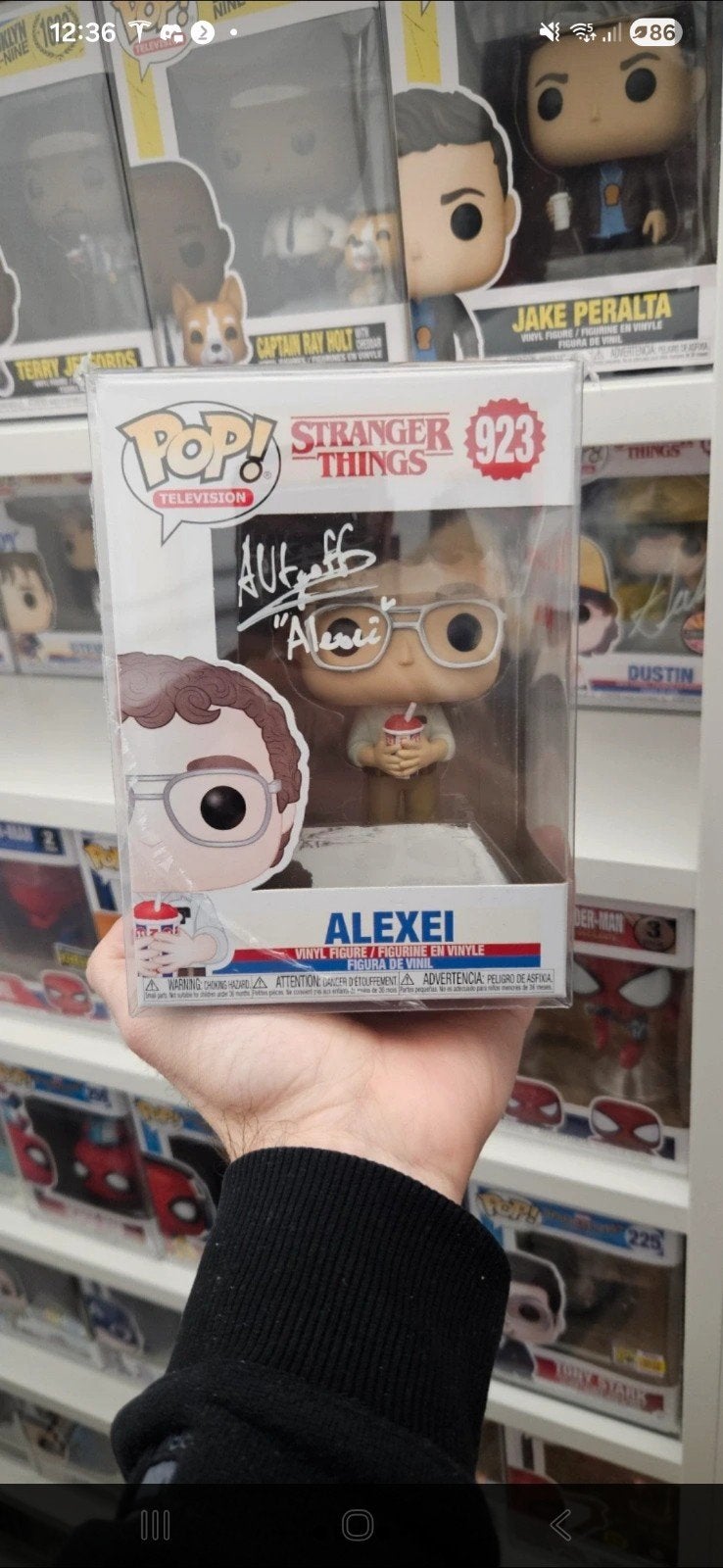 Funko Pop Alexei #923 gesigneerd Stranger Things, Ophalen of Verzenden, Zo goed als nieuw