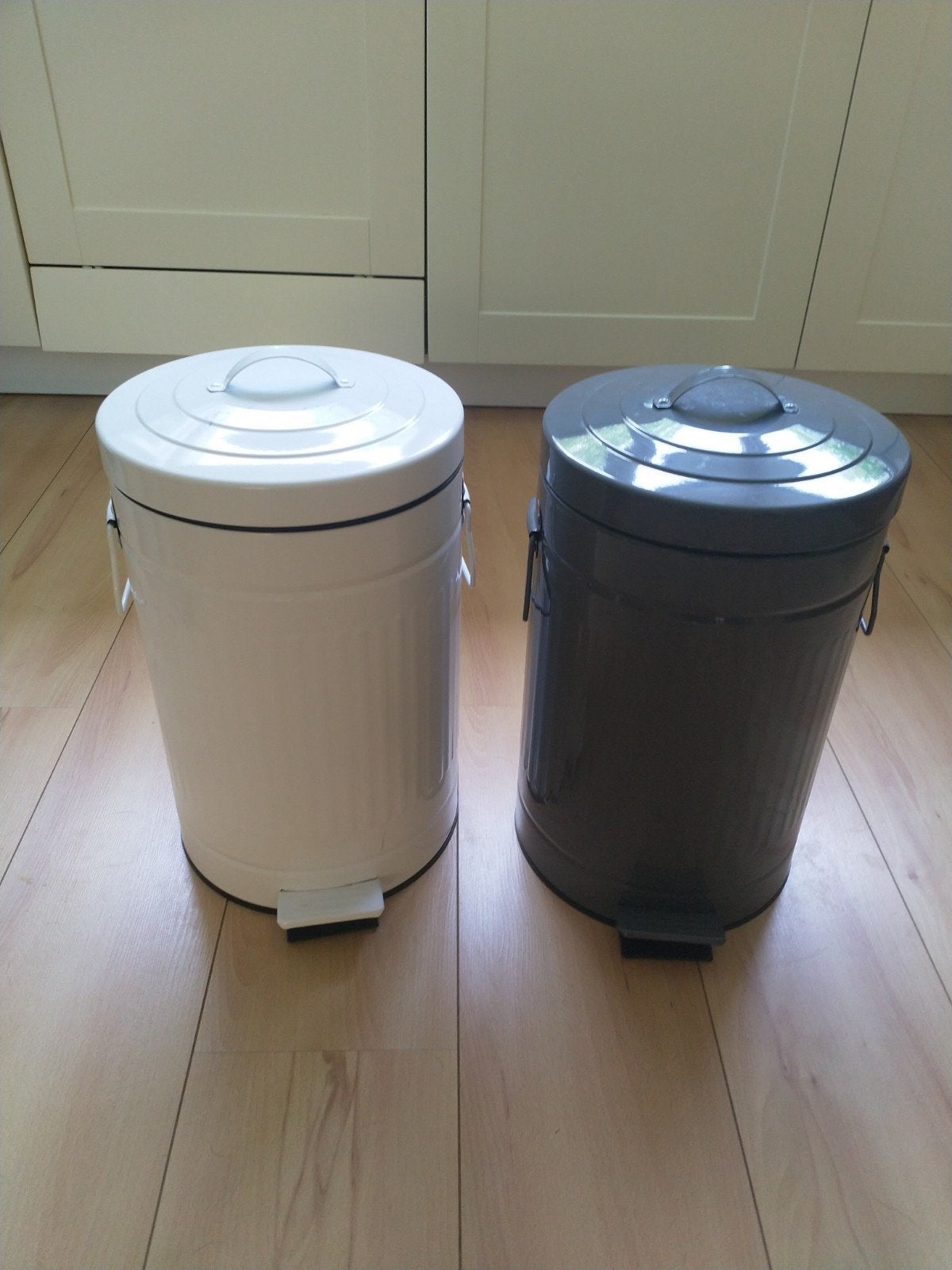 2 x retro pedaalemmer / afvalbak / prullenbak, Ophalen, Gebruikt, Met pedaal, Metaal