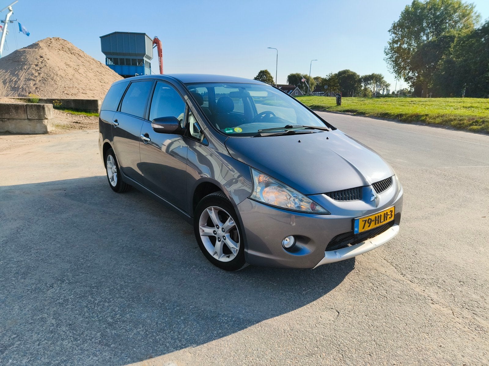 Mitsubishi Grandis lage Km stand, Auto's, Voorwielaandrijving, 164 pk, 7 stoelen, Handgeschakeld
