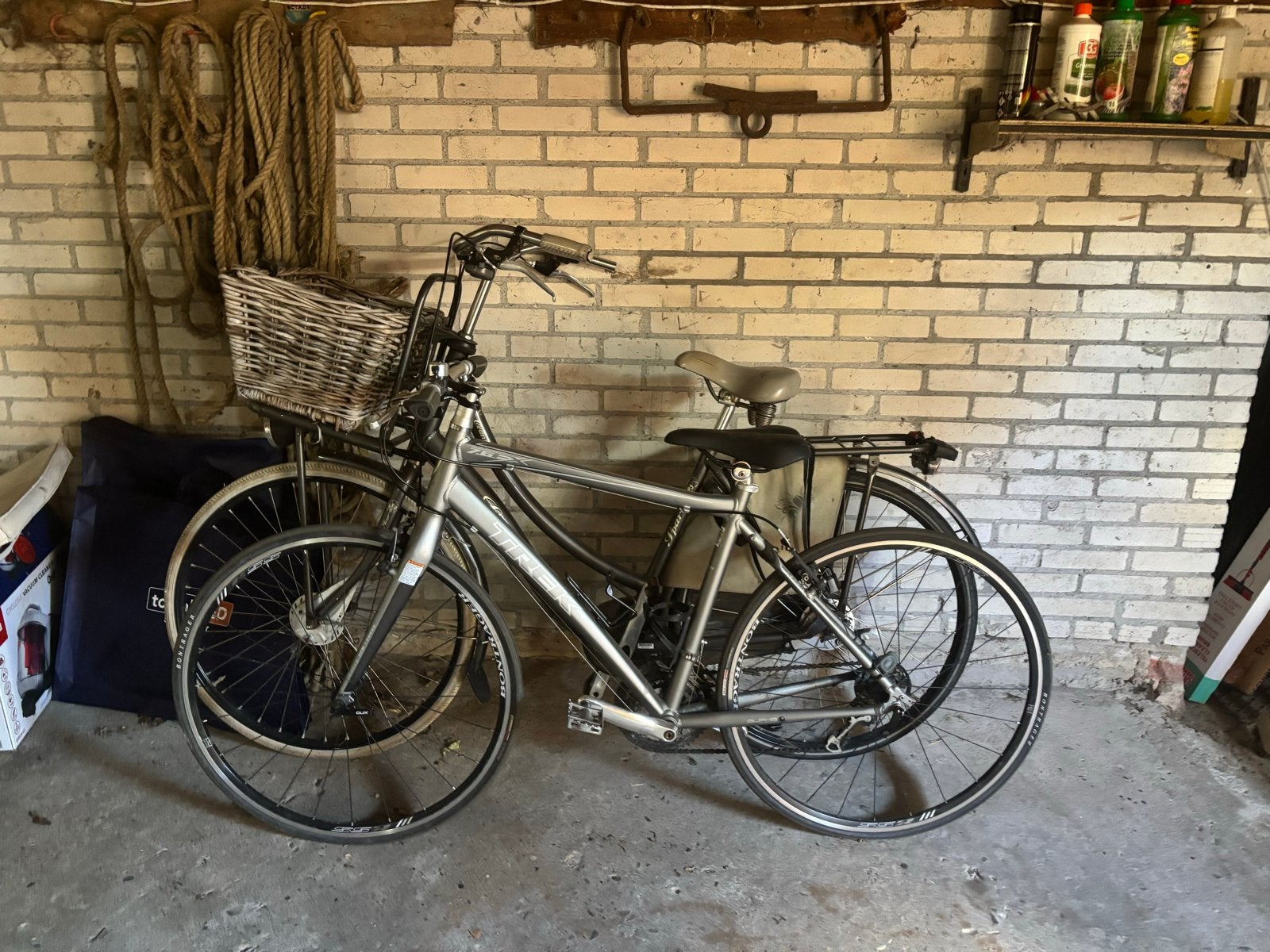 Trek fiets met mand en race fiets, Overige merken, 28 inch, Gebruikt, Velgrem