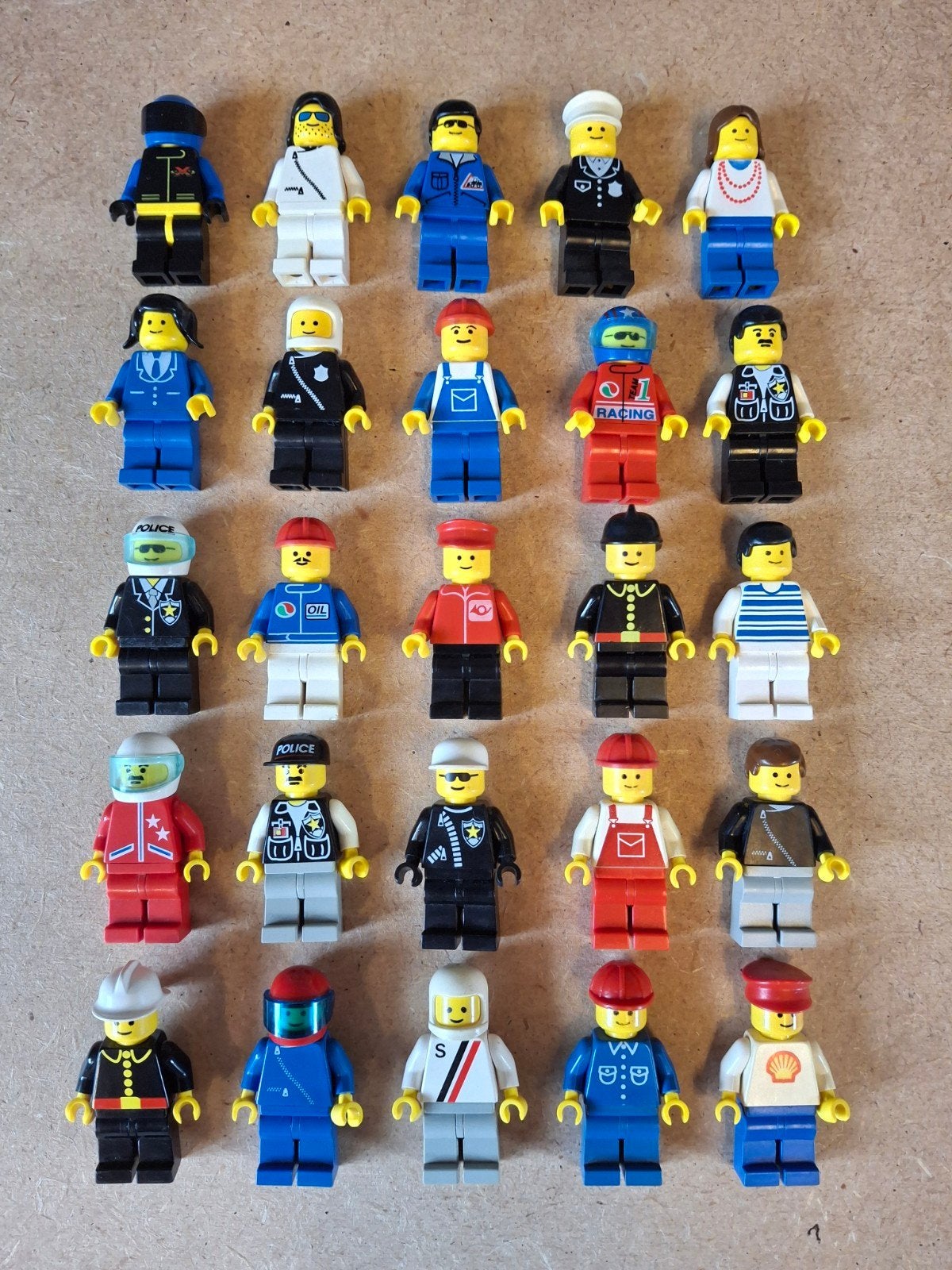 Lego partij Classic Town poppetjes. Jaren 80 / 90, Inclusief minifiguren, Lego, 33 Bath Road, Slough, UK, Lego