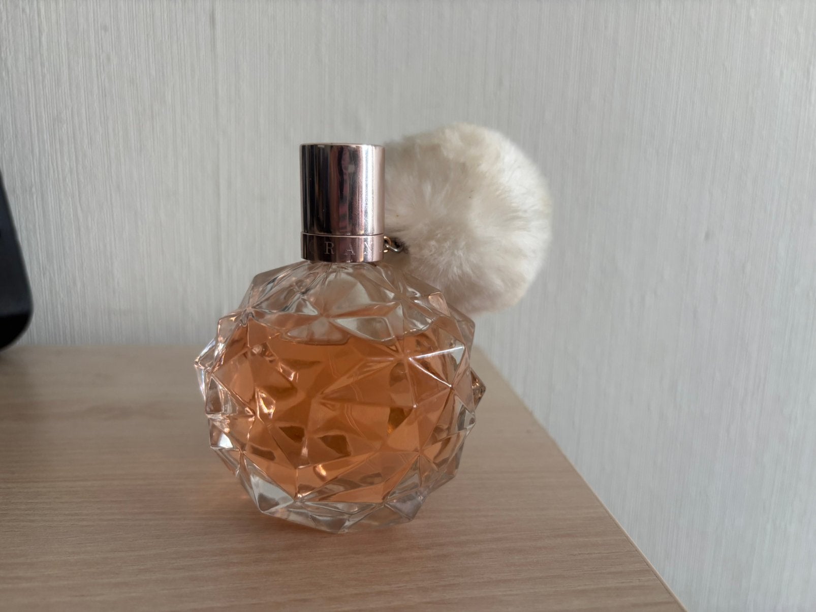 Ariane Grande Ari 100 ml, Ophalen of Verzenden, Zo goed als nieuw, Parfumfles