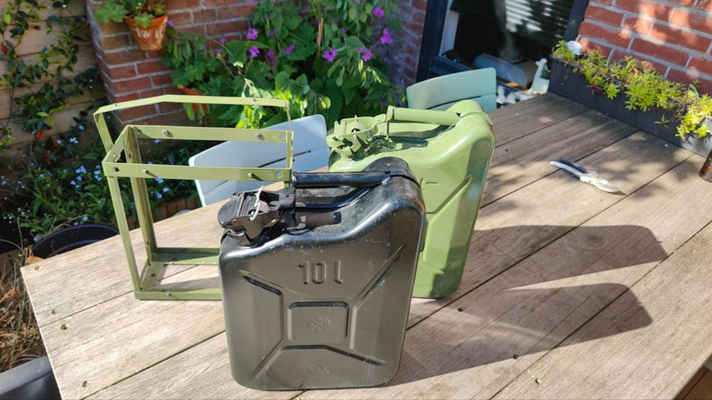 Jerrycans 10L met houder - Groen en Zwart, Ophalen, Gebruikt