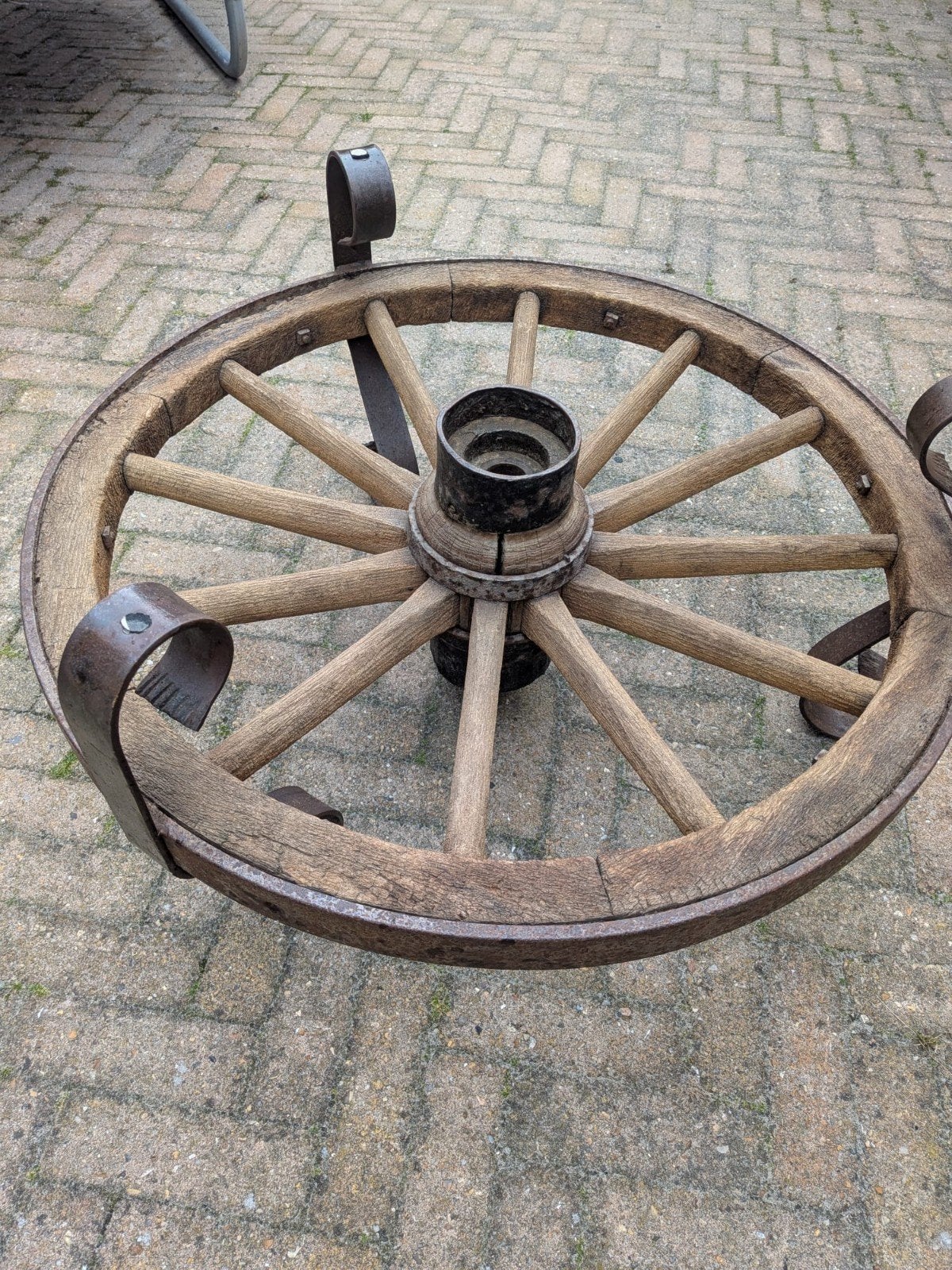 oud karrenwiel tafel, Ophalen, Rond, Overige houtsoorten, 50 tot 100 cm