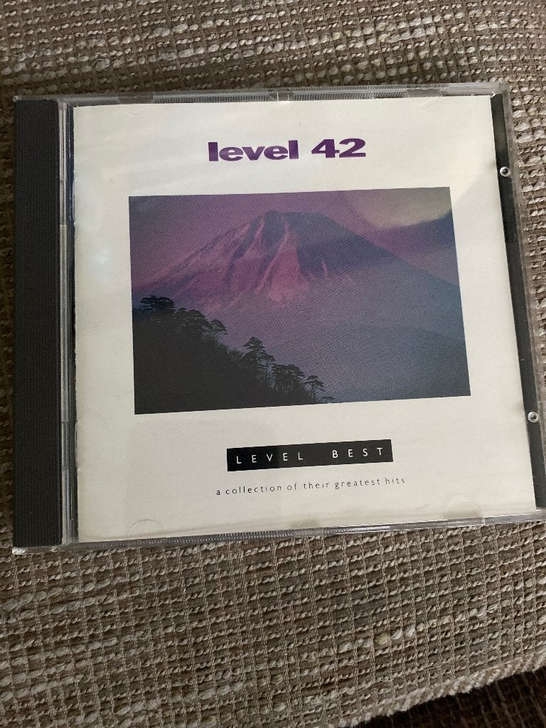 Level 42 - Level Best (Greatest Hits CD), Inclusief boekje, Gebruikt, Pop, Ophalen of Verzenden