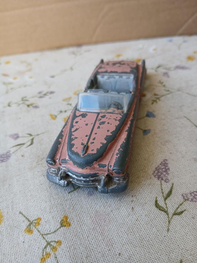 Cadillac Eldorado.  Dinky toys 131, Hobby en Vrije tijd, Modelauto's | 1:43, Ophalen of Verzenden, Gebruikt, Auto, Dinky Toys