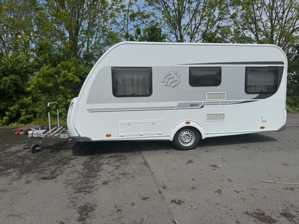Caravan KNAUS sport W04 2013, Omvormbare zithoek, Rondzit, Kachel, Particulier