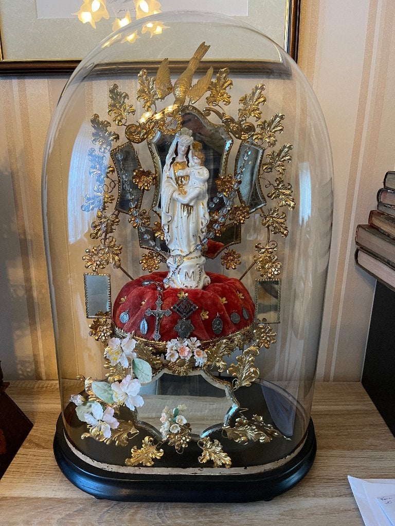 Unieke bruidsstolp met Mariabeeld en souvenirs, Ophalen