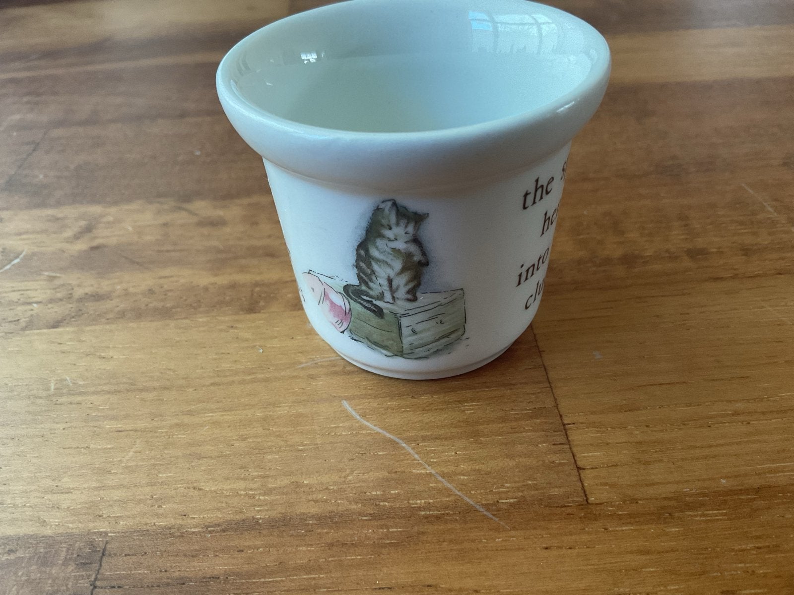 Wedgwood Beatrix Potter Mrs. Tiggy-Winkle eierdopje, Ophalen of Verzenden, Zo goed als nieuw, Porselein, Overige typen