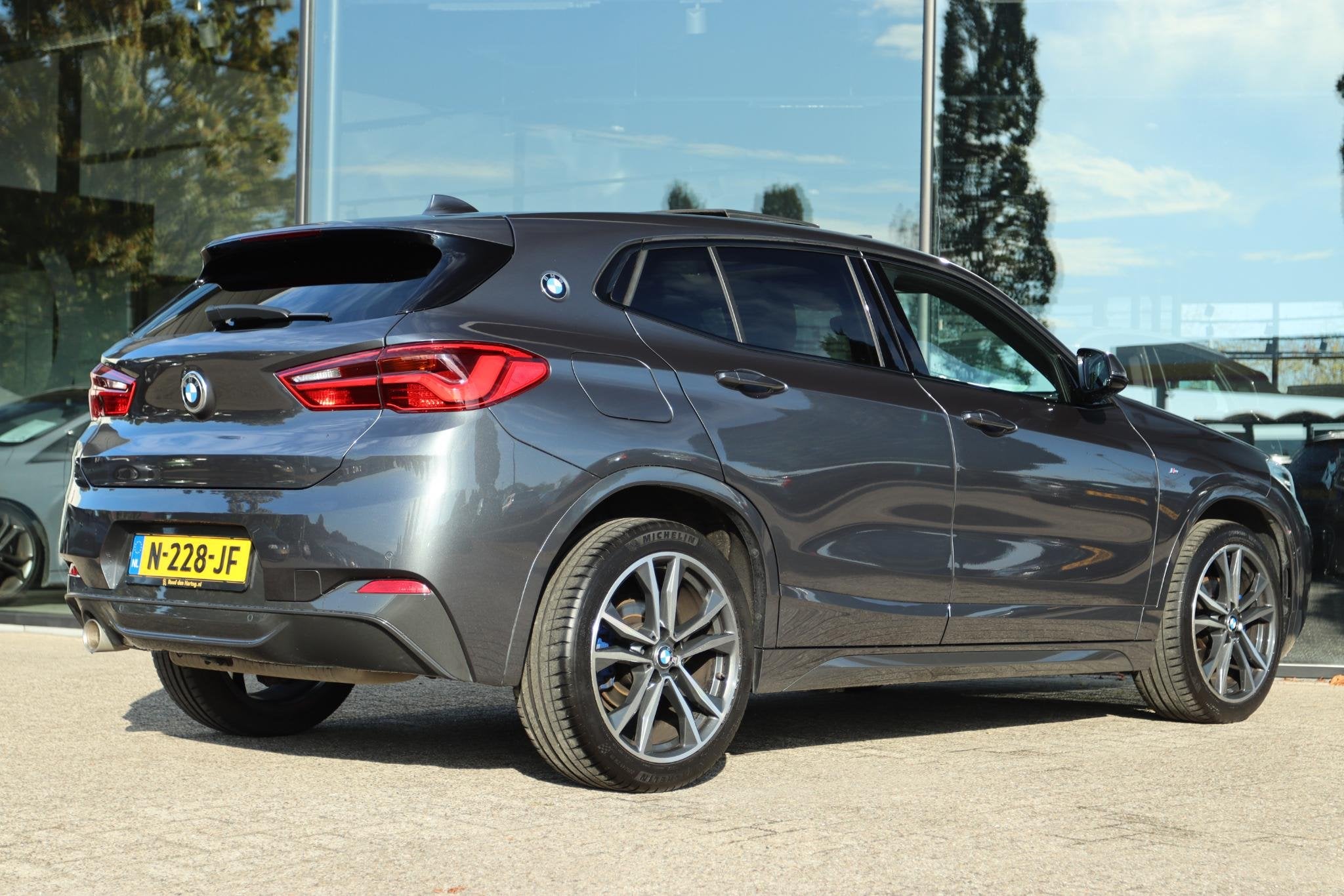 BMW X2 SDRIVE18I HIGH EXECUTIVE M-SPORT | PANO | LED | ALCAN, Gebruikt, Euro 6, 3 cilinders, 1390 kg