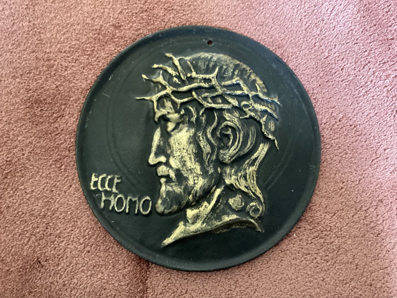 Gietijzer bord met Jezus afbeelding ECCE HOMO 24 cm € 12, Ophalen of Verzenden, Overige typen
