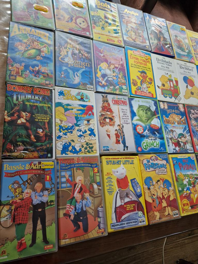 30 VHS banden - Nederlands gesproken/ondertiteld, Alle leeftijden, Ophalen of Verzenden, Gebruikt