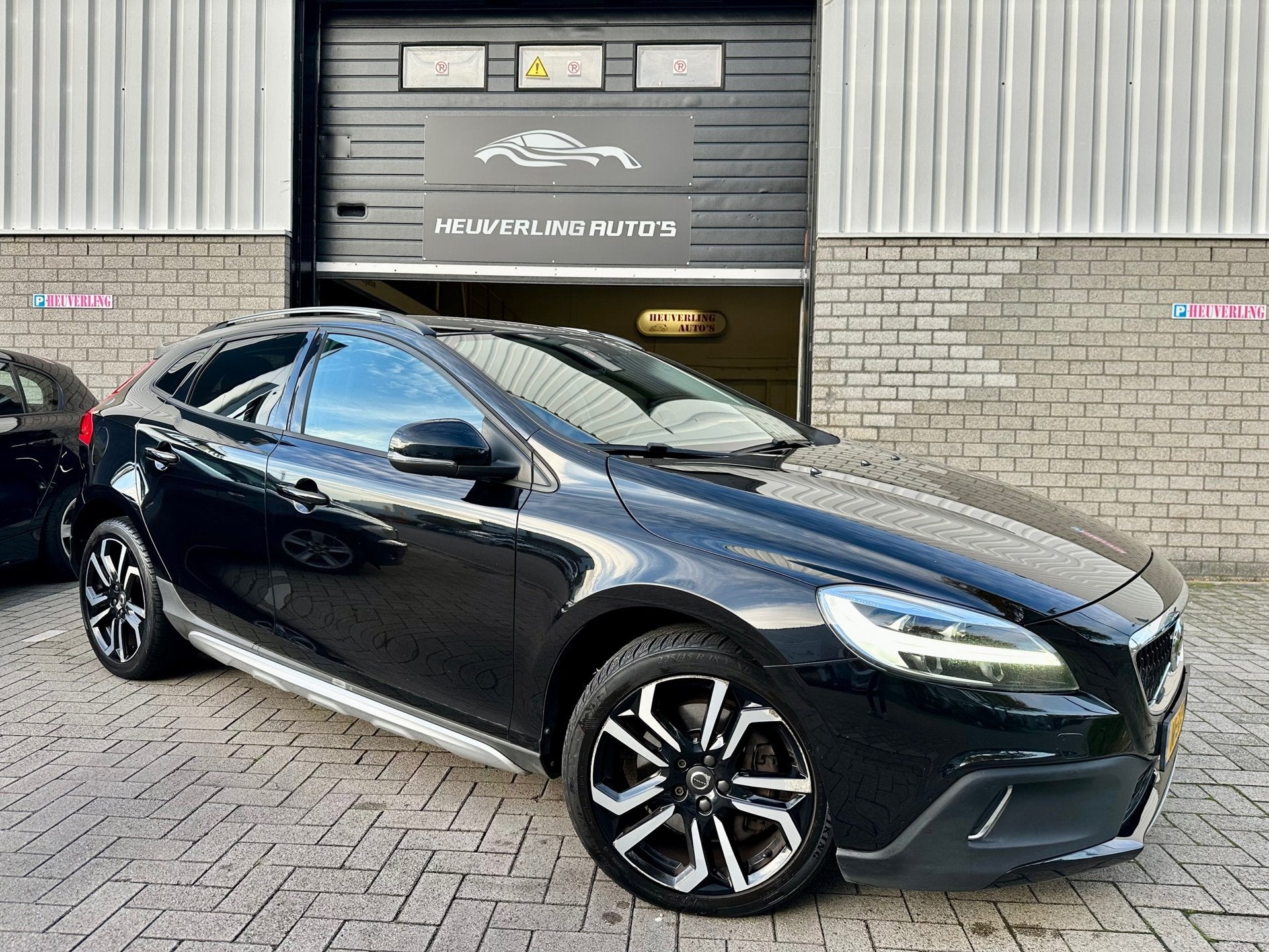 Volvo V40 Cross Country 2.0 T3 Summum | Navi | Leder | PDC |, Auto's, Voorwielaandrijving, Dealer onderhouden, Gebruikt, Euro 6