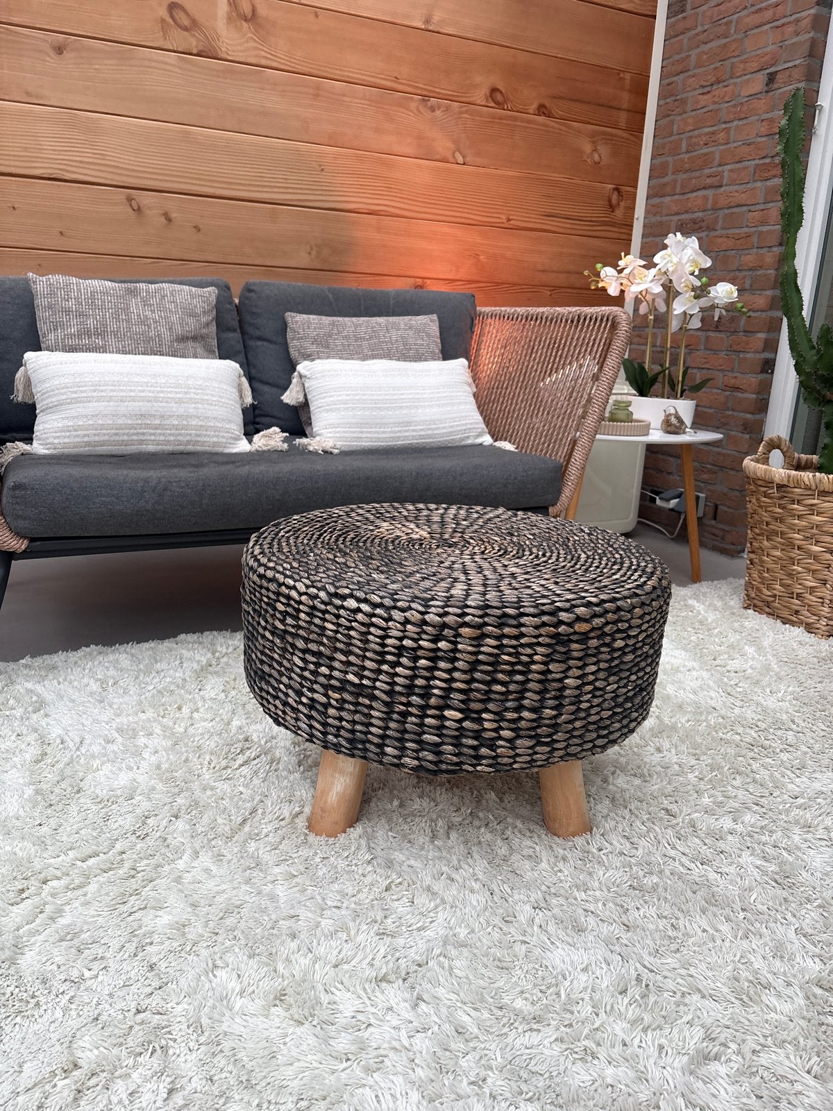 Rotan poef met houten poten - 39x62 cm, Huis en Inrichting, Ophalen, Gebruikt, Rond, 50 tot 75 cm