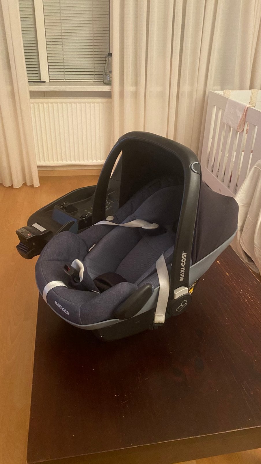 Maxi-Cosi Rock + FamilyFix 2 Base – complete set, Autogordel of Isofix, Ophalen of Verzenden, Zo goed als nieuw, 0 t/m 13 kg