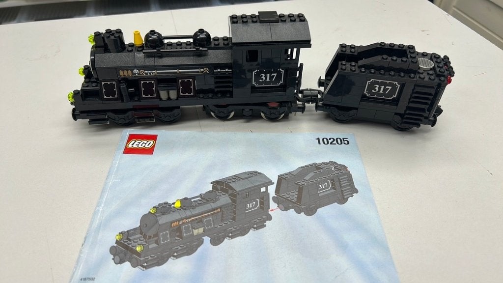 SB2890 Lego trein 10205 My Own Train + boekje met 9v motor, Ophalen of Verzenden, Zo goed als nieuw