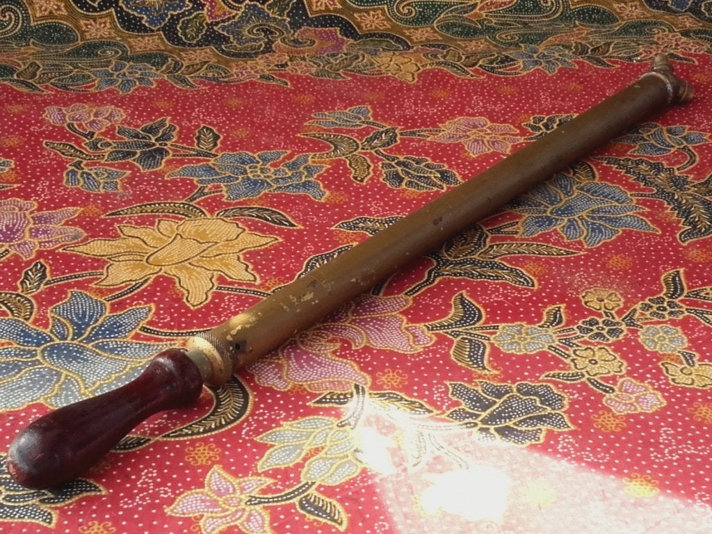 Oude spuit uit Engeland van koper en hout 54 cm., Ophalen of Verzenden