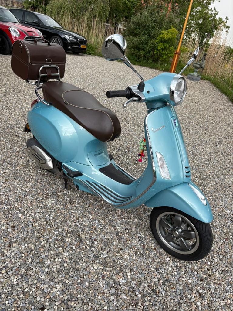 Vespa 70th anniversary 2016 KM 11.703, Fietsen en Brommers, Scooters | Vespa, Ophalen, Zo goed als nieuw, Benzine