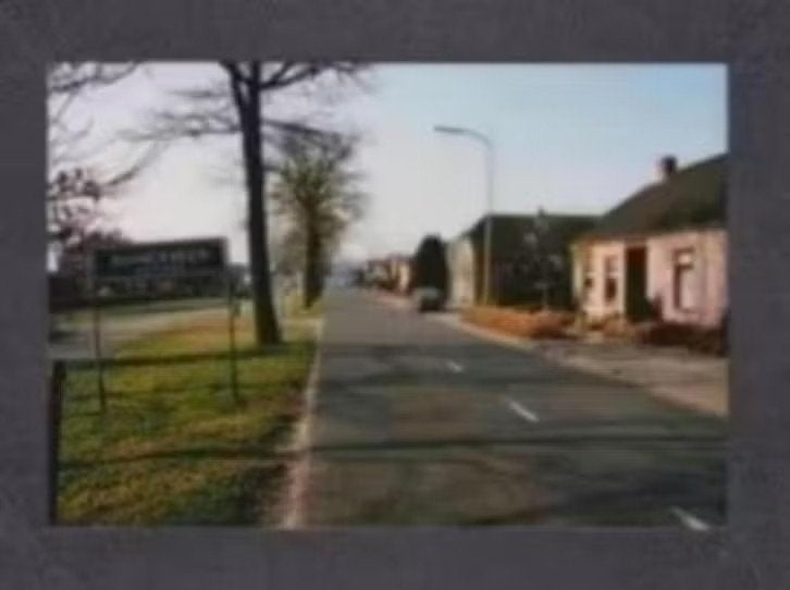 Foto Buinerveen Gemeente Buinen Straatbeeld Jaren 80., Verzamelen, 1980 tot heden, Foto, Ophalen of Verzenden, Zo goed als nieuw