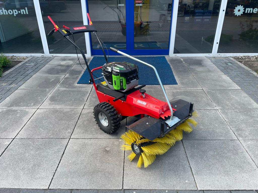 Meclean Frontsweep Pro 82B elektrisch veegmachine, Tuin en Terras, Veegmachines, Ophalen, Zo goed als nieuw