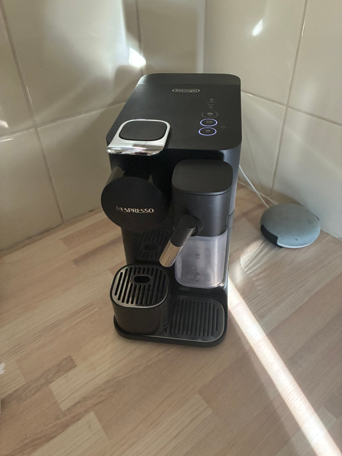Mooie goedwerkende DeLonghi Lattissima One EN510B Milk Zwart