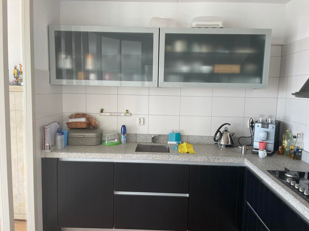 Zwarte keuken met bovenkastjes en apparatuur gratis af te ha, Ophalen, Zwart, Hoekkeuken, Zo goed als nieuw
