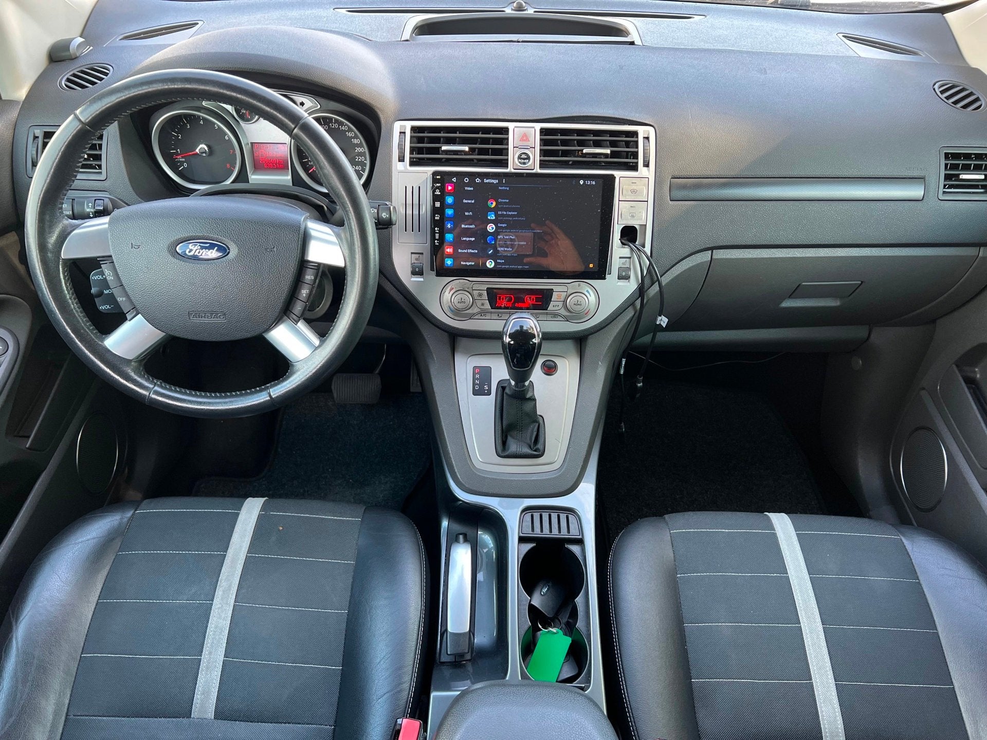 Ford Kuga 2.5 20V Titanium / Navi / PDC / Carplay / Stoelver, Auto's, Automaat, Euro 5, Gebruikt, Met garantie (alle)