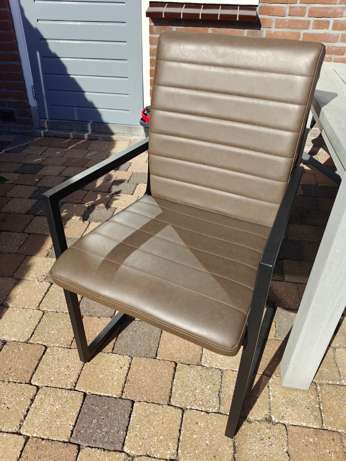 Mooie nette eetkamerstoelen met kleine kattenkrasjes, Ophalen, Gebruikt, Bruin, Vier