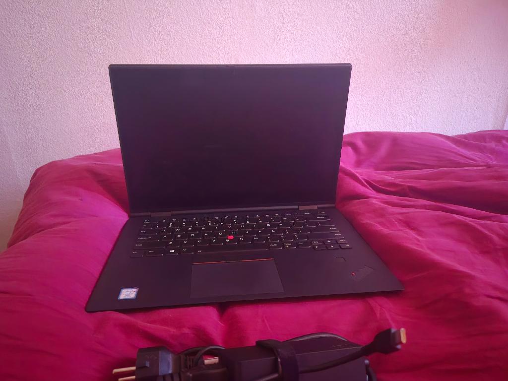 X1 Yoga 3 gen Rotatable TouchScreen 256GB SSD NVMe 8GB, 256 GB, 2 tot 3 Ghz, Qwerty, 8 GB