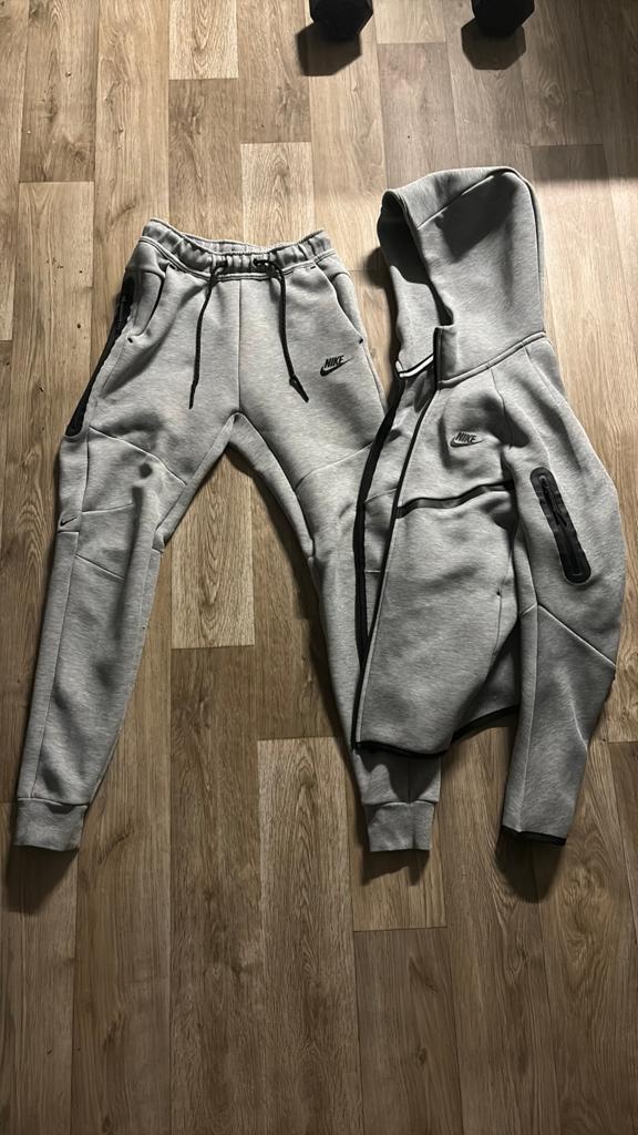 Nike tech fleece, Kleding | Heren, Sportkleding, Ophalen of Verzenden, Zo goed als nieuw, Grijs, Algemeen